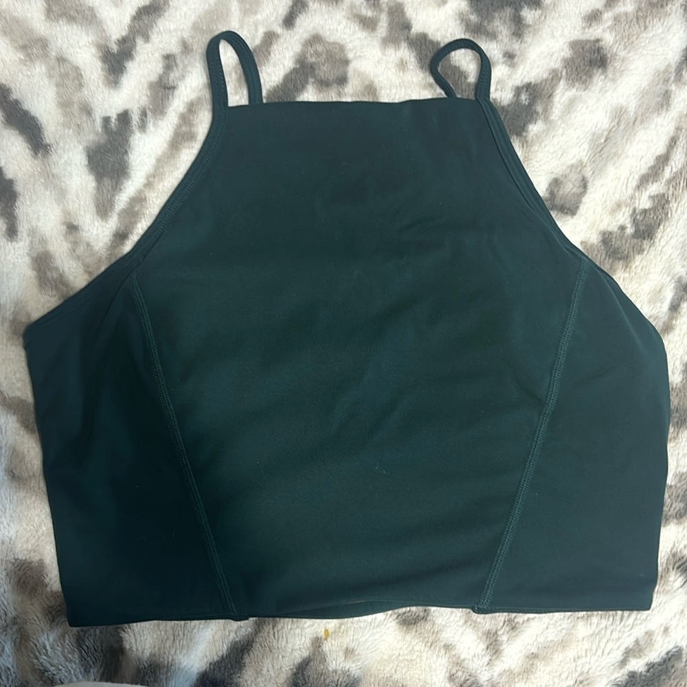 Buffbunny ivy crop. Size medium. Gently used. Cup pads NOT included.